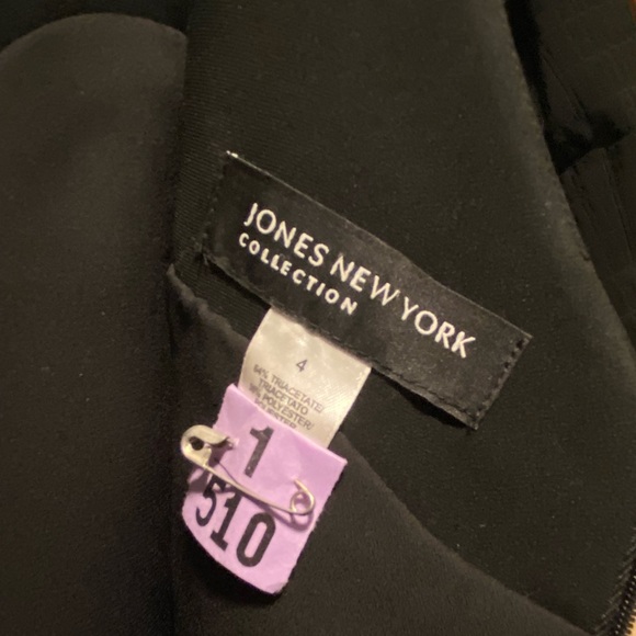 LBD - Jones New York Black V-Neck Dress - Picture 3 of 14